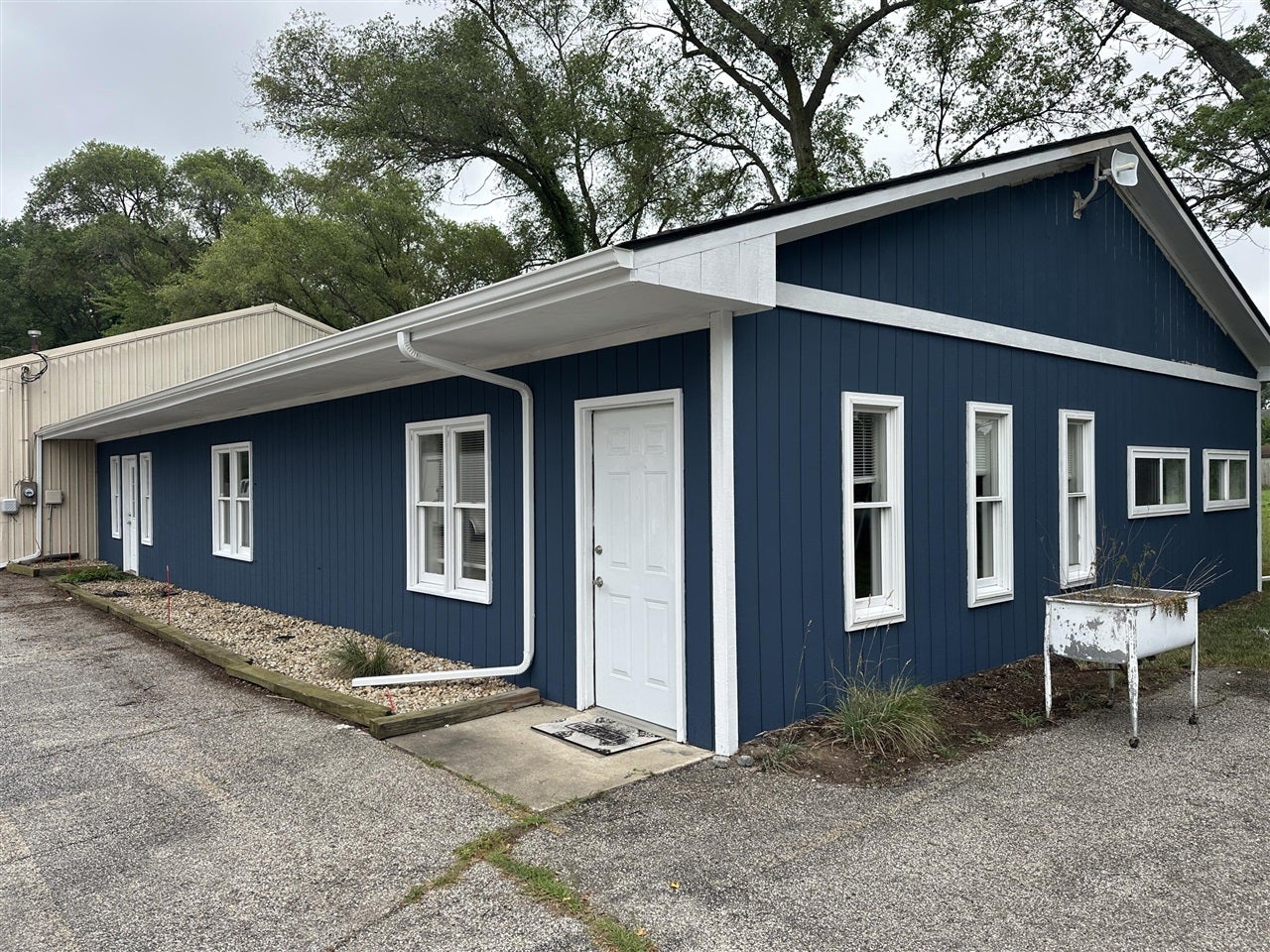 4333 Red Arrow Highway B — photo