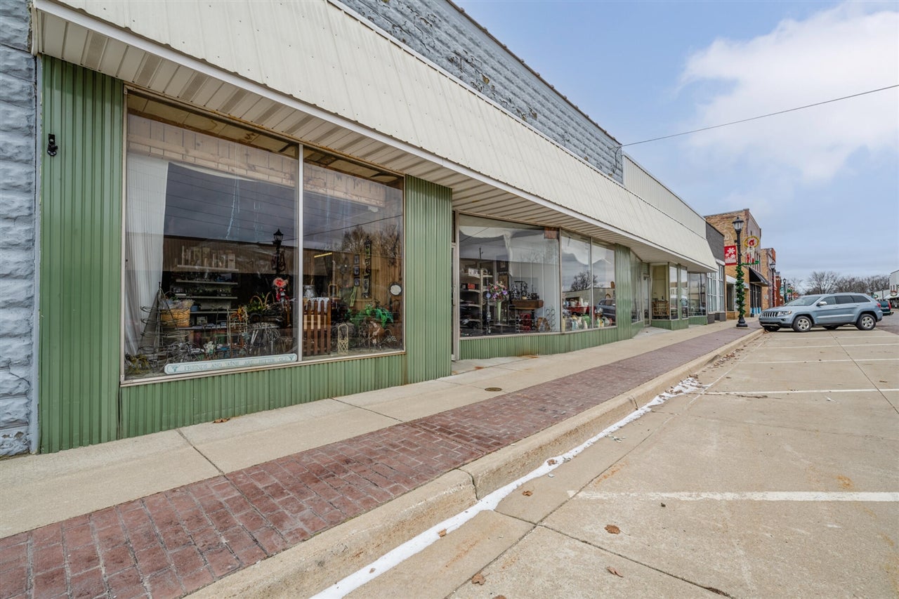 9004 First Street — photo