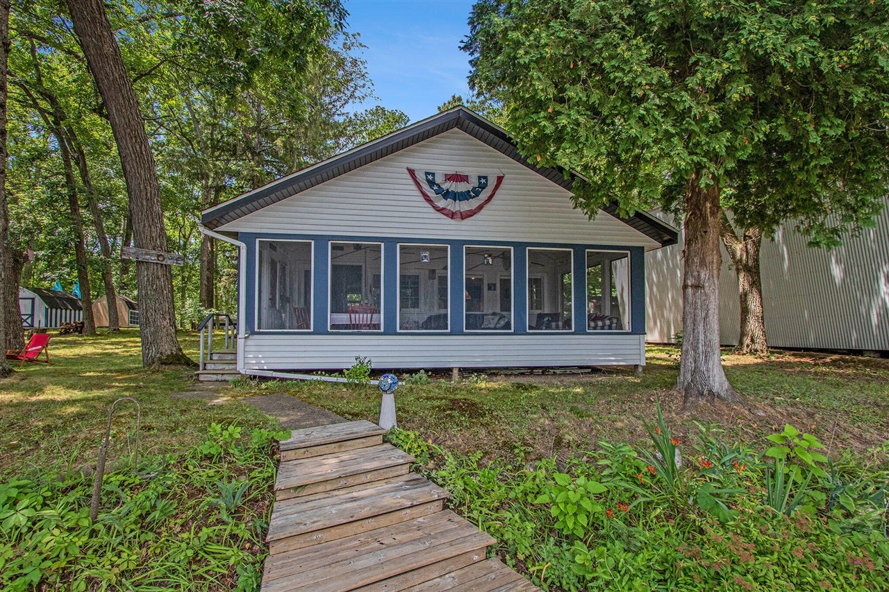 14931 Bachelor Island — photo
