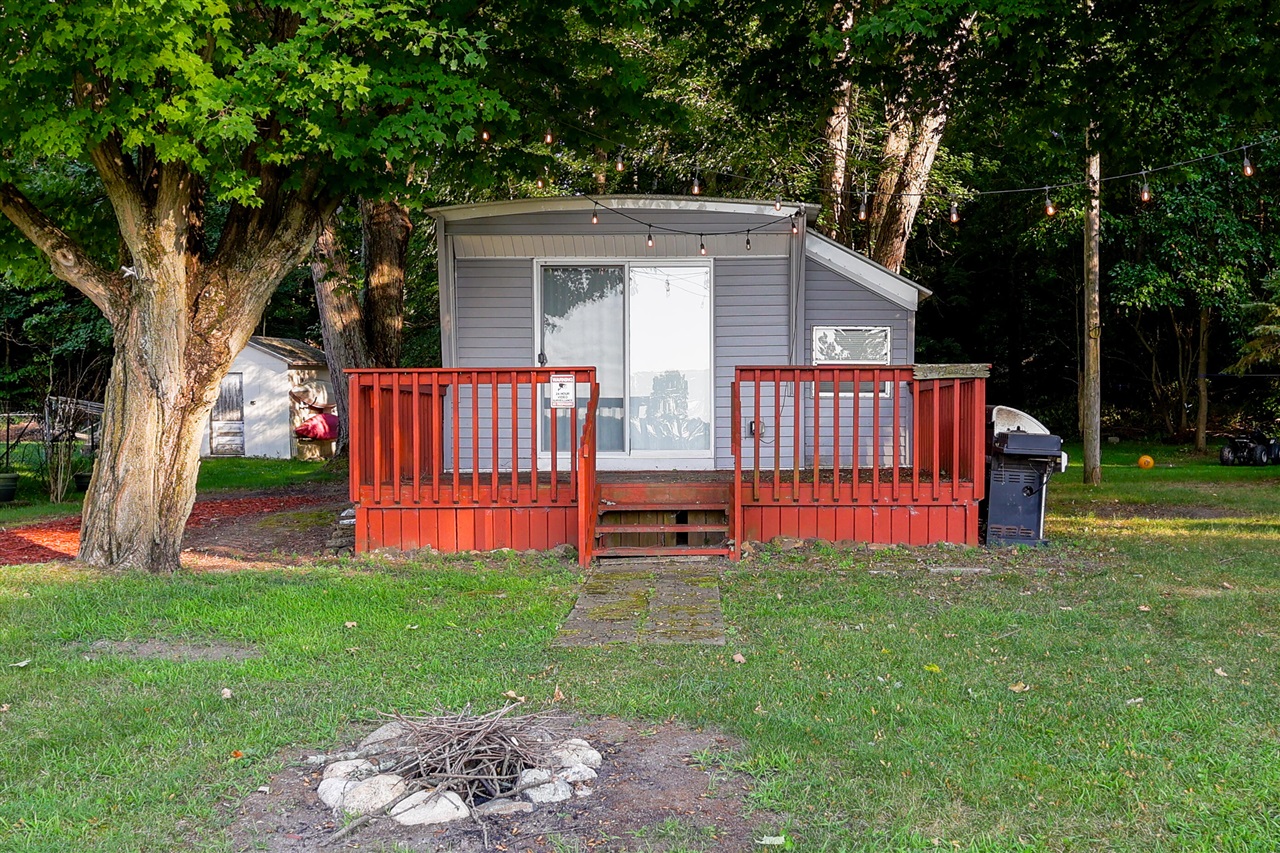 10281 Walnut Drive, Three Rivers, MI 49093