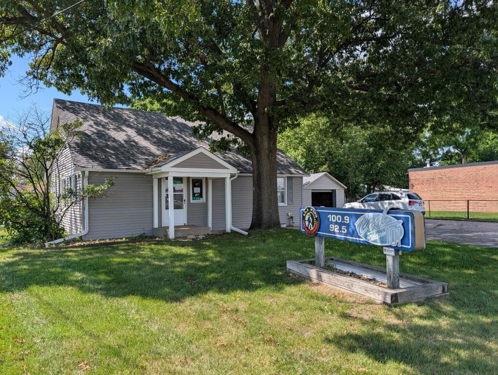 706 E Allegan Street — photo