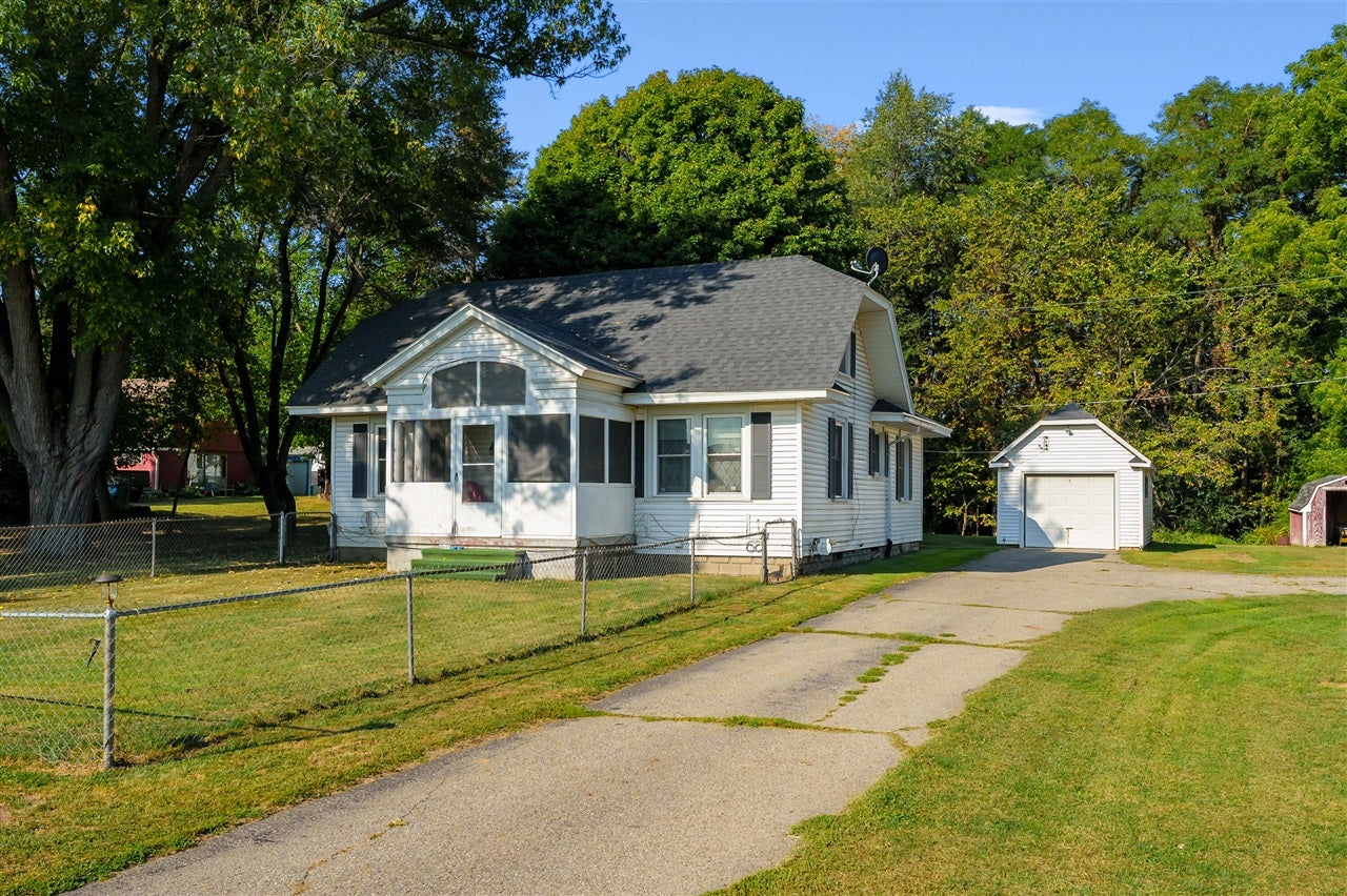 736 S Grove Street — photo