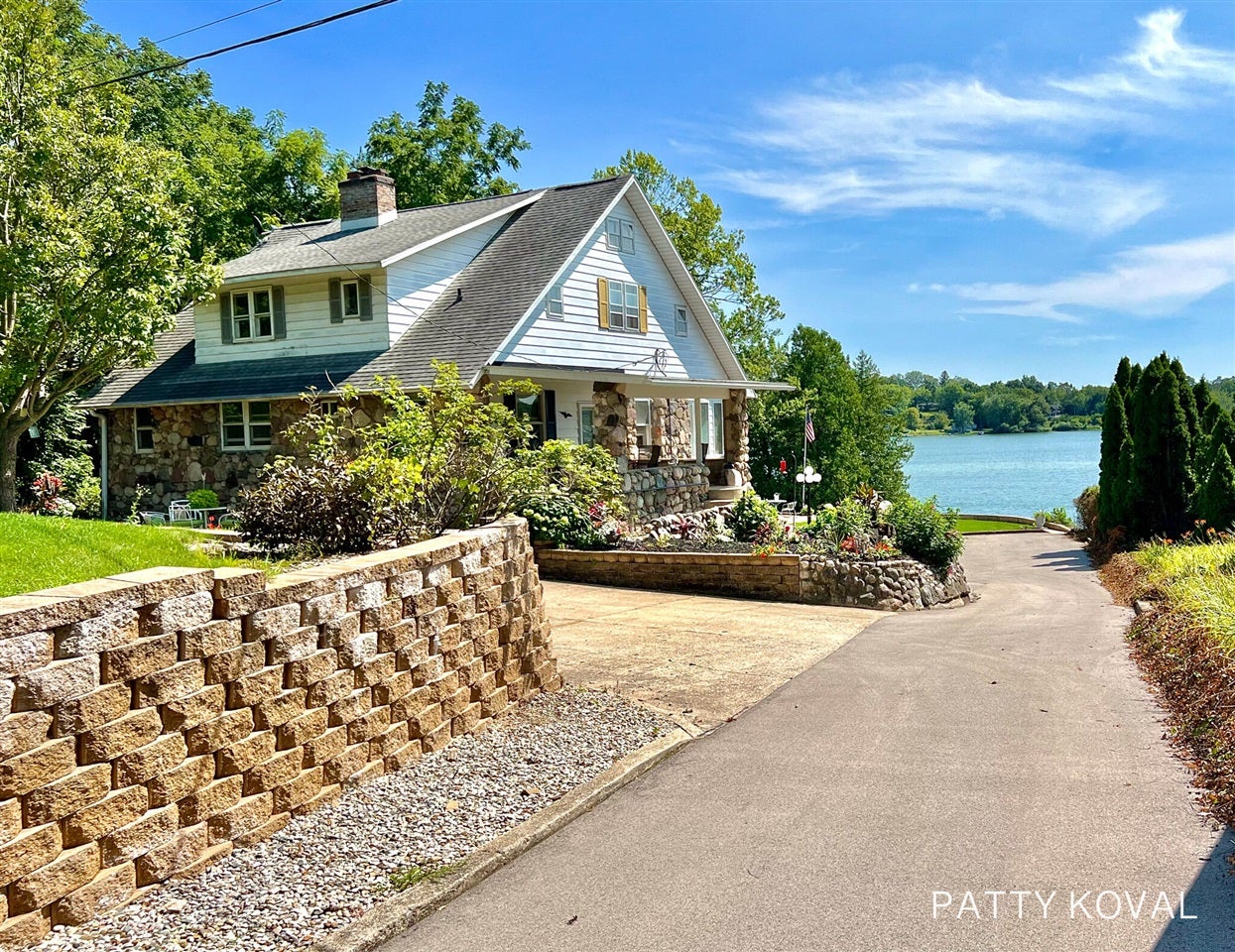 446 Bayview Court — photo
