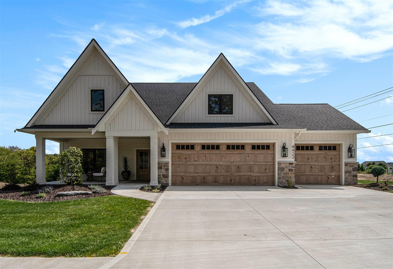 8432 Ravinewood Drive, Jenison, MI 49428