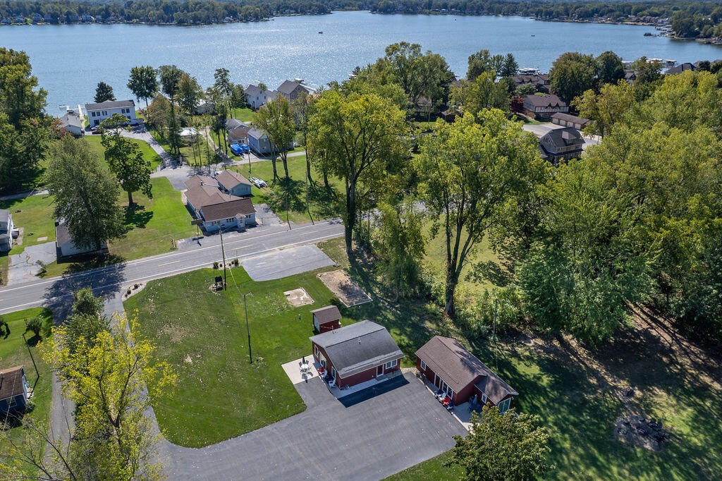 5575 Paw Paw Lake Road — photo