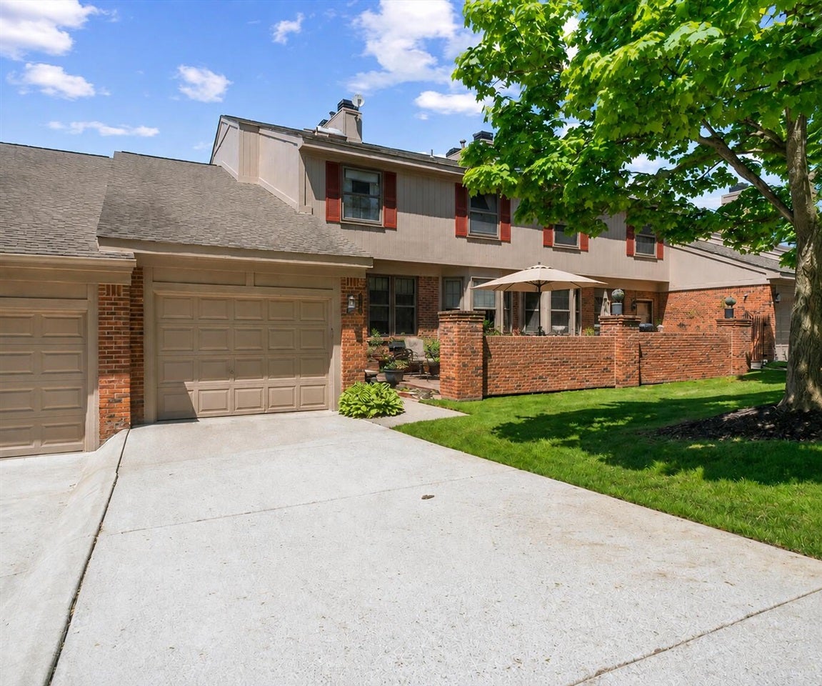 7288 Danbrooke Court — photo