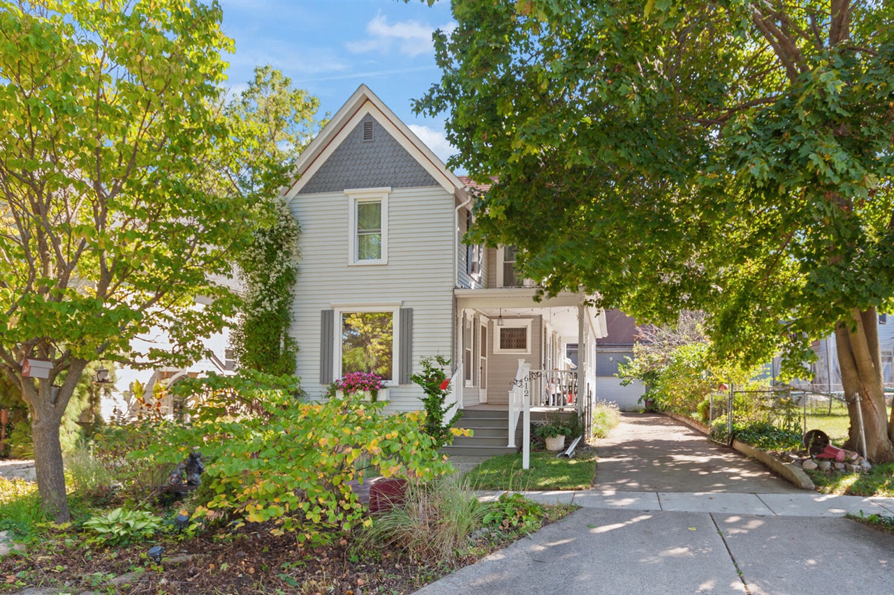 612 N Clinton Street — photo