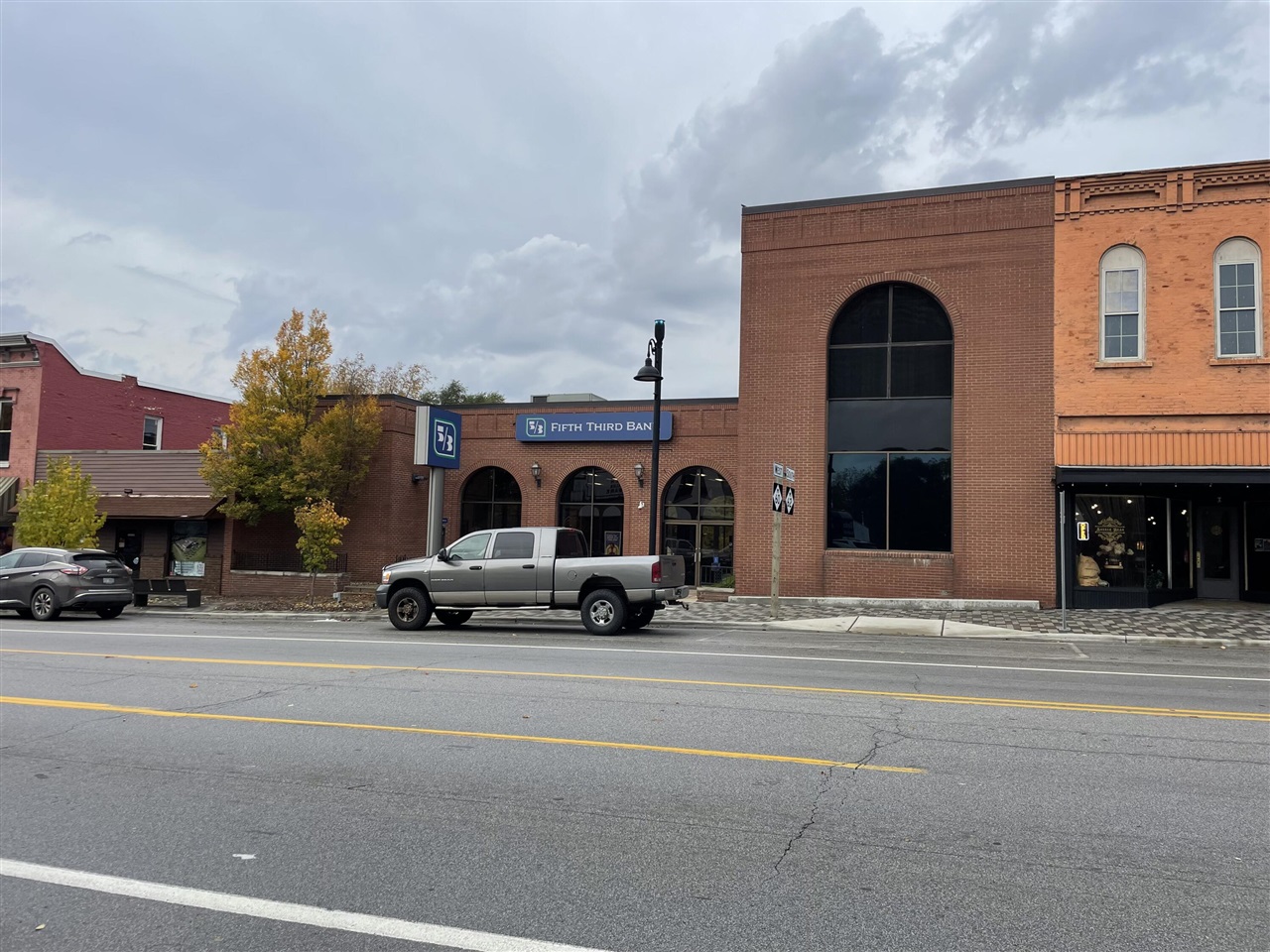 116 S Broadway Street — photo