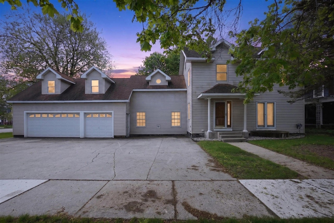 1109 S Genesee Drive — photo