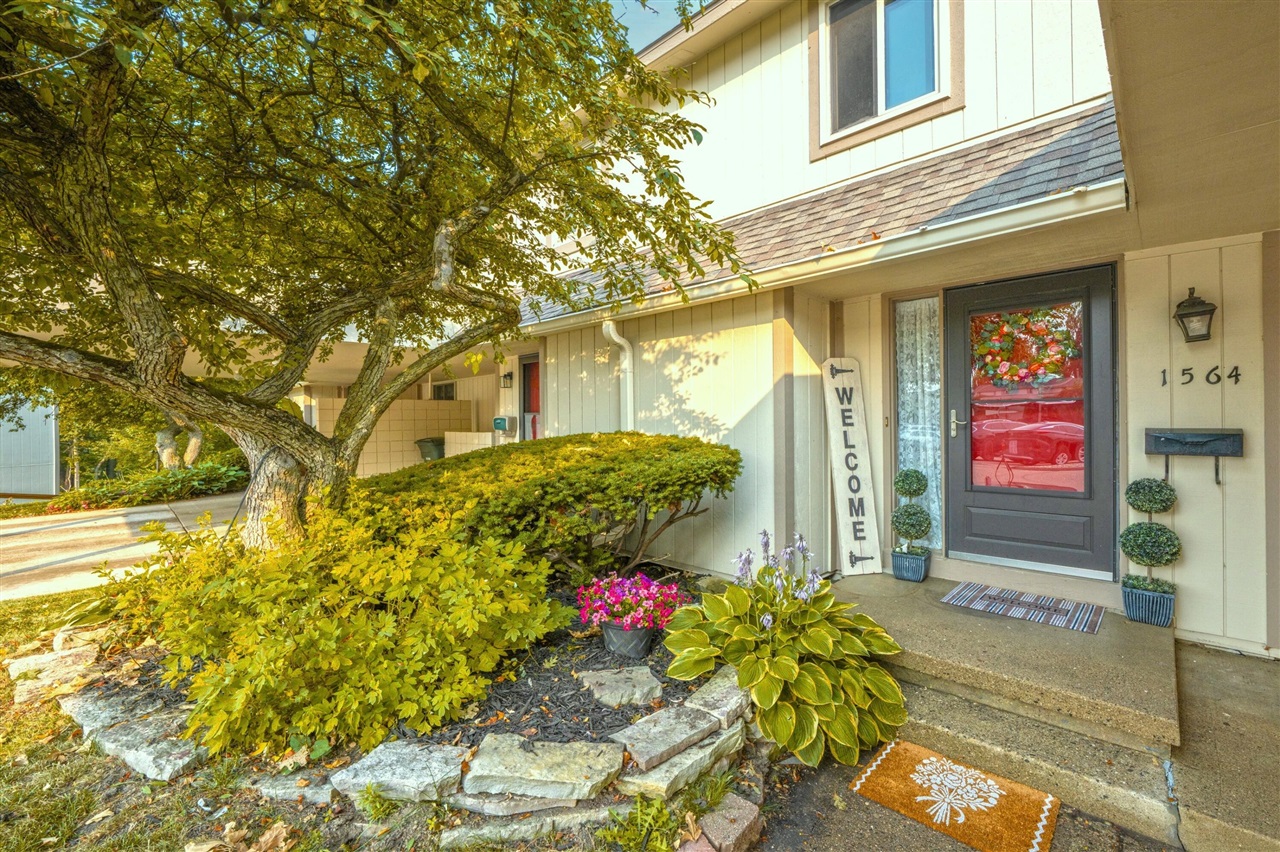 1564 Charter Oak Drive — photo