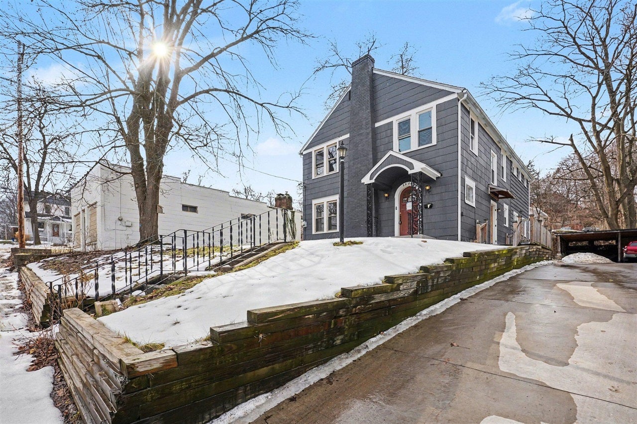 2326 S Burdick Street — photo