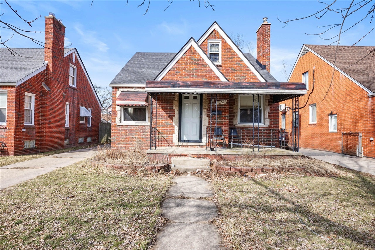 12261 Lansdowne Street — photo