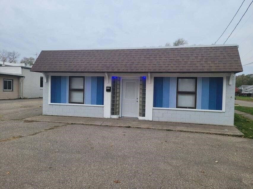 2421 Clyde Park Avenue — photo