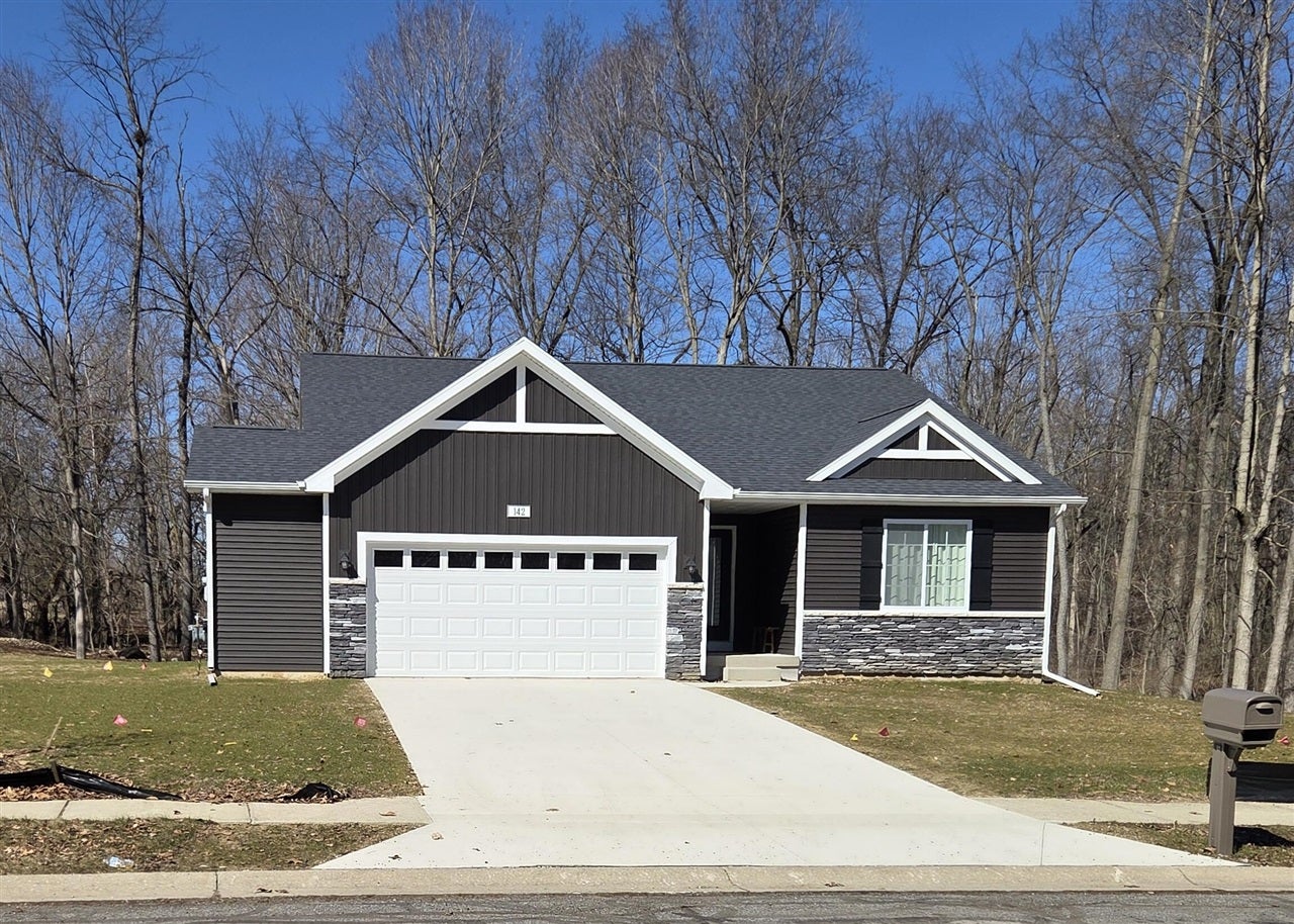 210 Glenwood Circle — photo