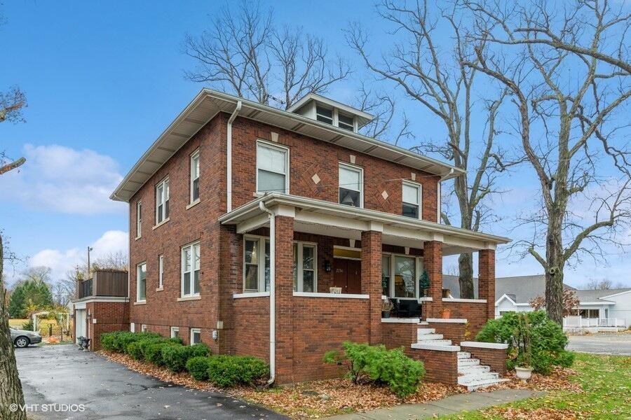 2234 W Glenlord Road — photo