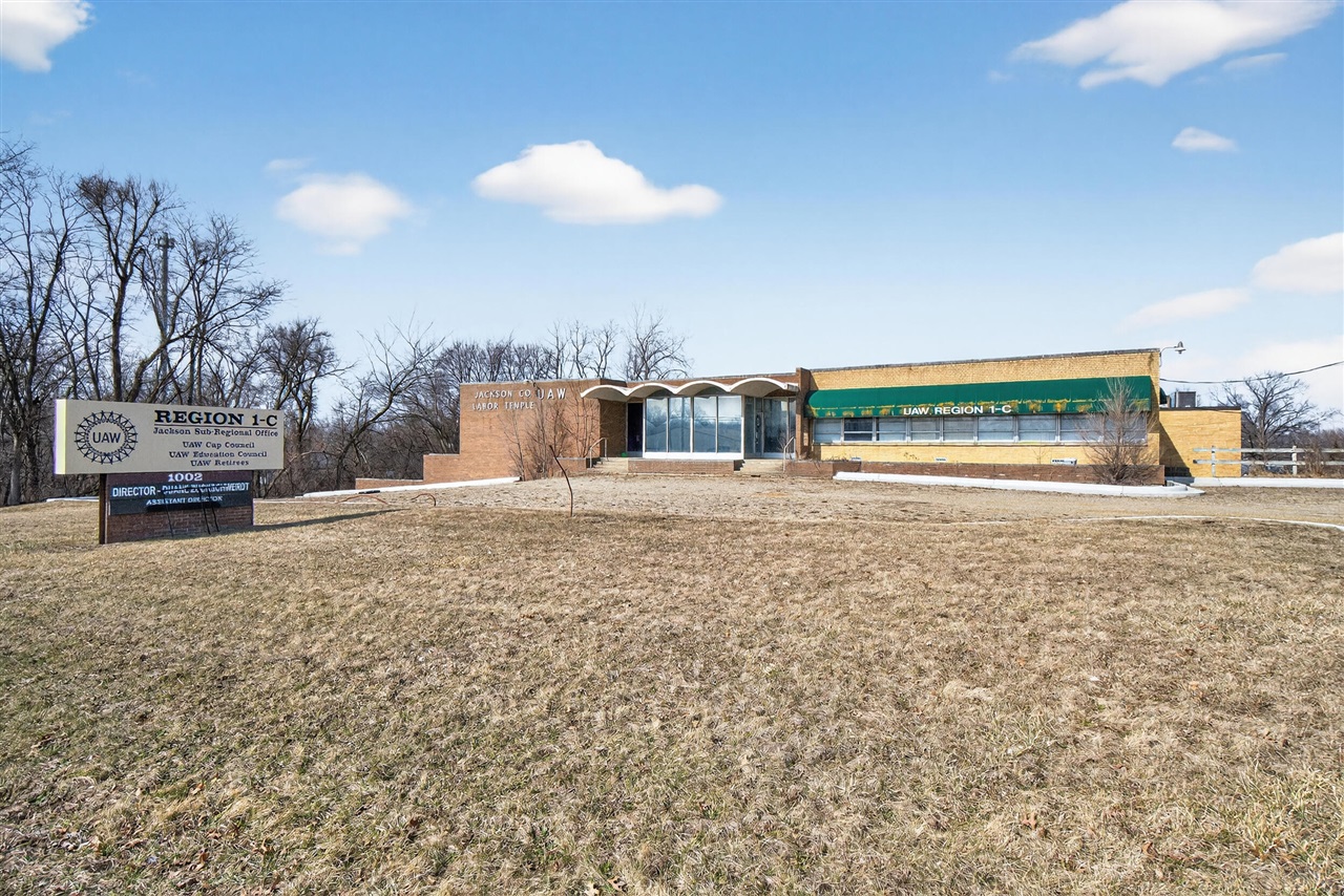 1002 E South Street — photo