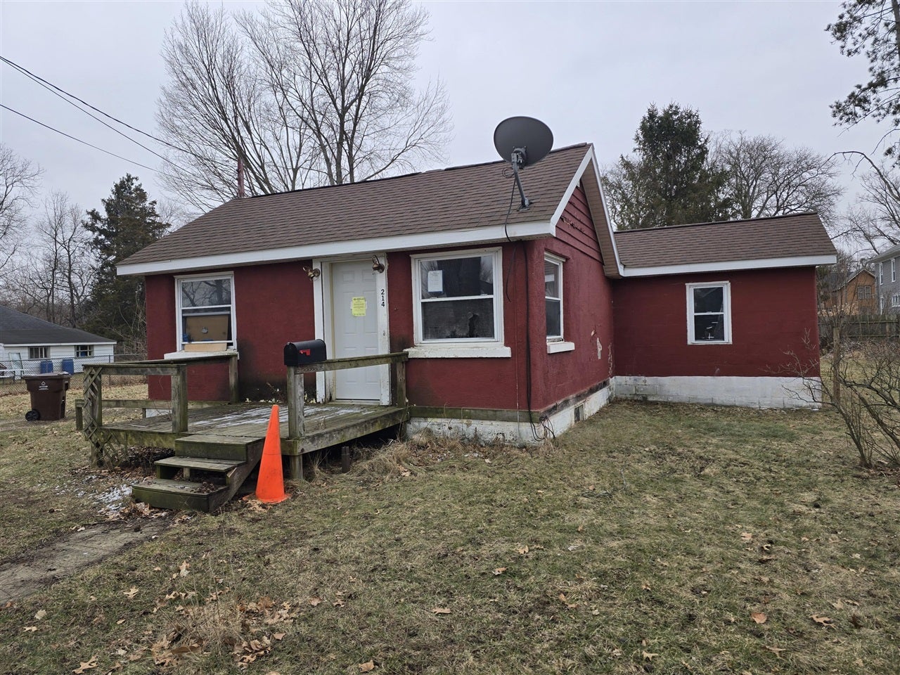 214 E Walnut Street — photo