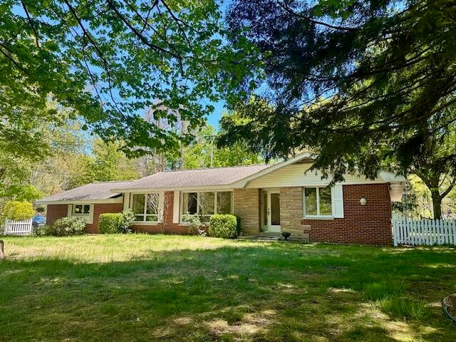 2095 Lakeshore Drive — photo