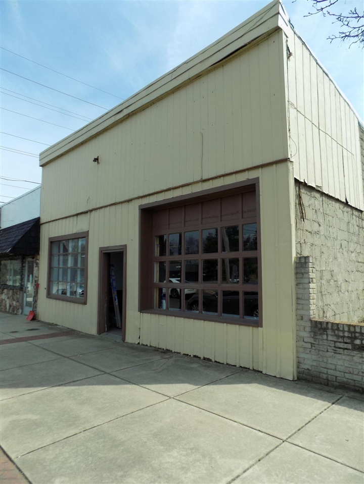 124 E Ferry Street — photo