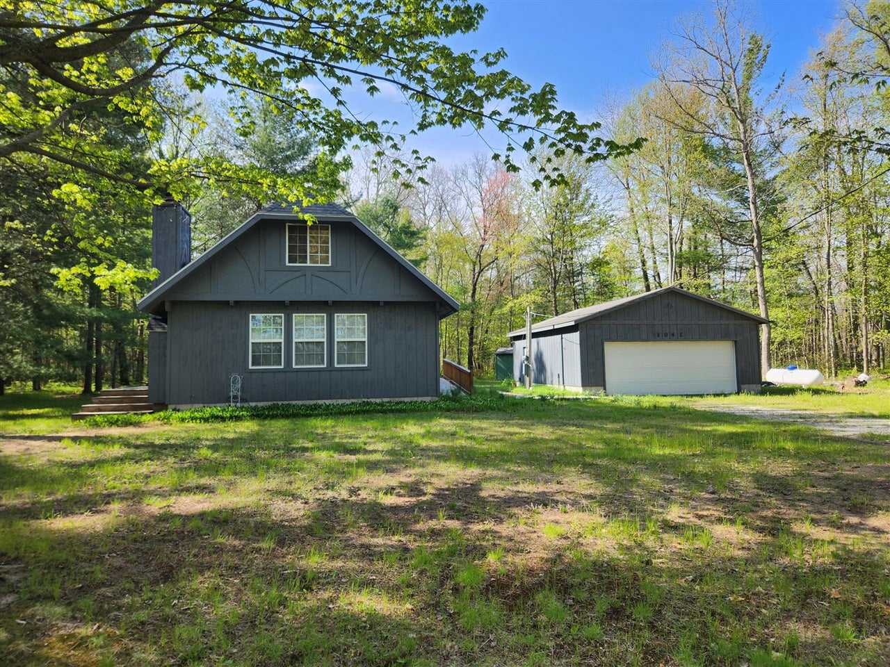 1041 Wolf Lake Drive — photo