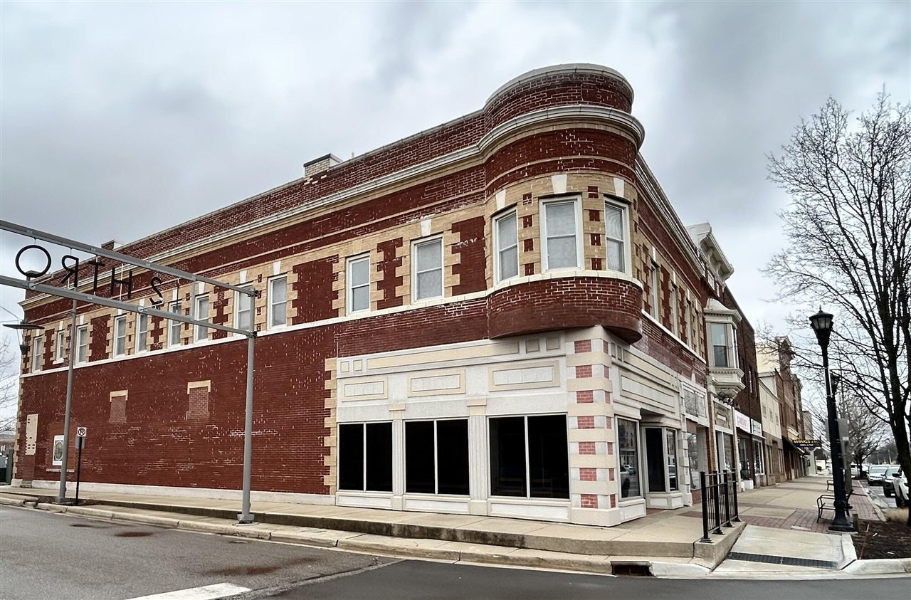 127 W Chicago Road — photo