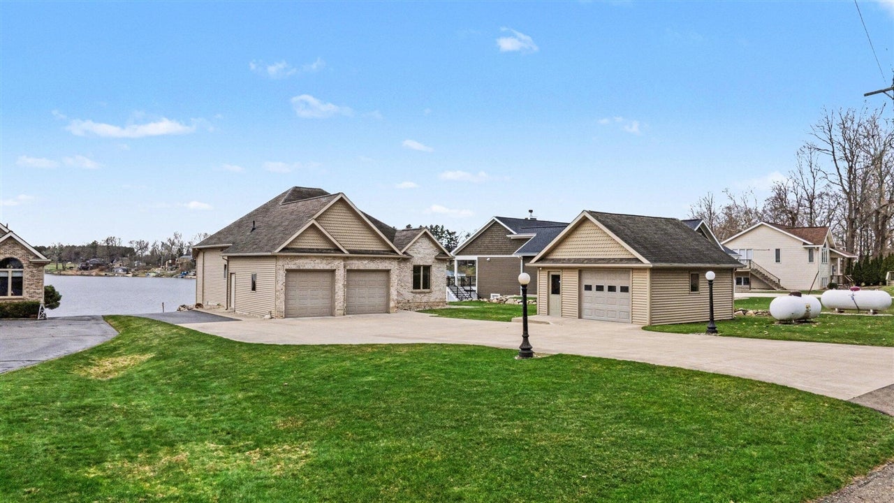 48855 Howard Drive — photo