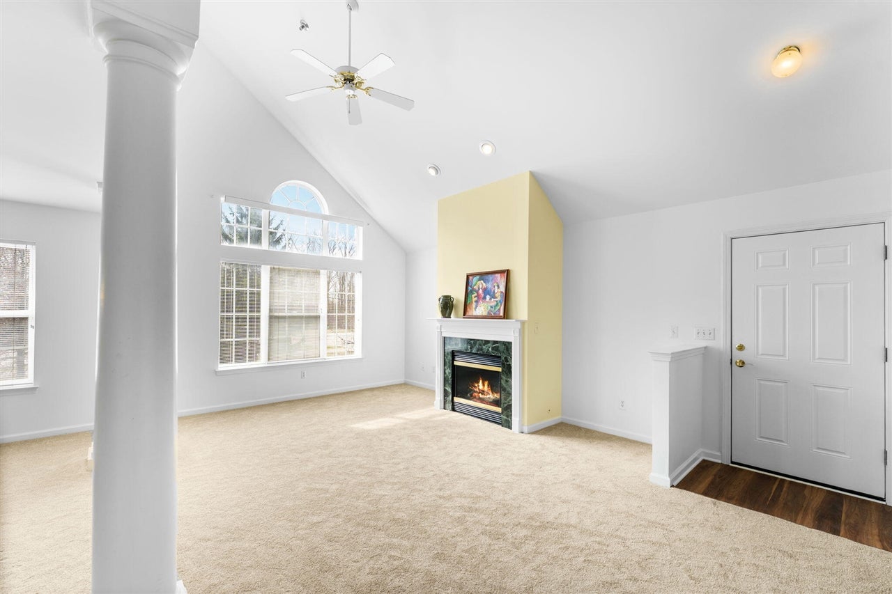 9475 Lakeside Drive — photo