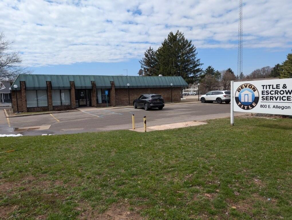 800 E Allegan Street — photo