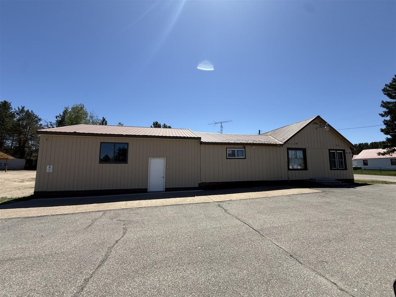 28981 W M-28 — photo