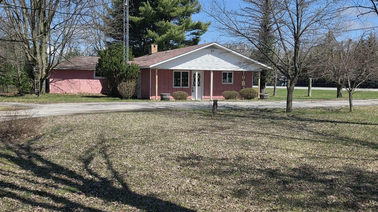 9945 US-31 — photo