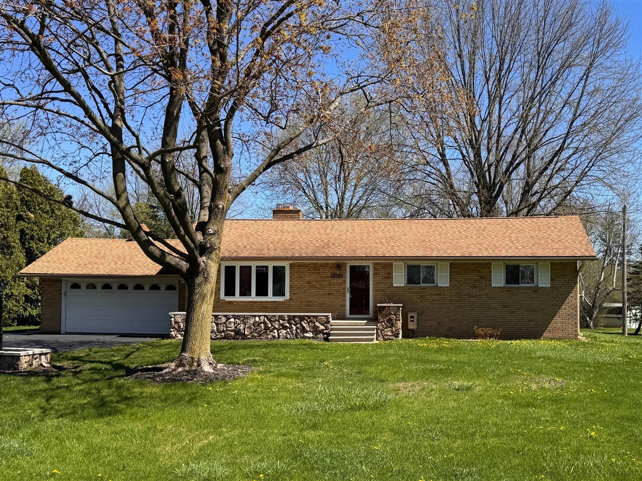219 Ottawa Drive — photo