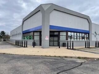 1339 E Grand River — photo