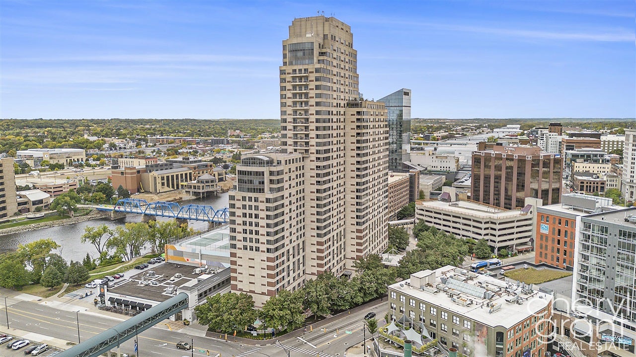 158 Campau Circle 1516 — photo