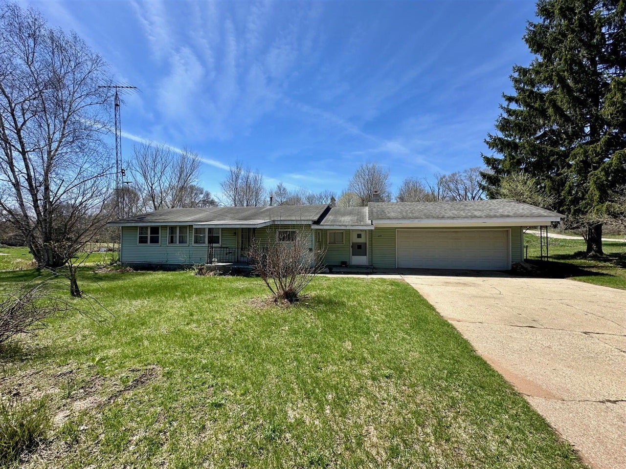 271 McLaren Lake Road — photo