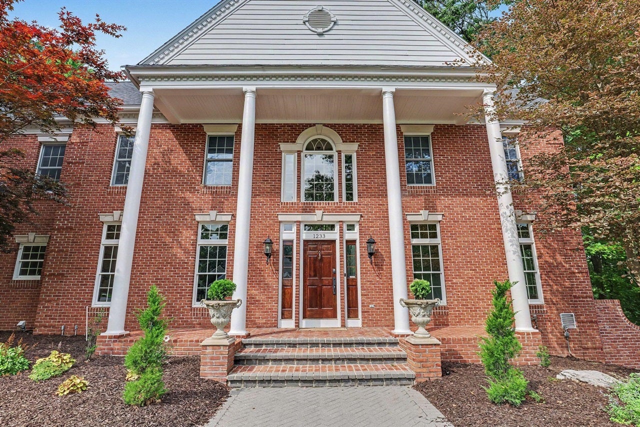 1233 Ballybunion Court — photo