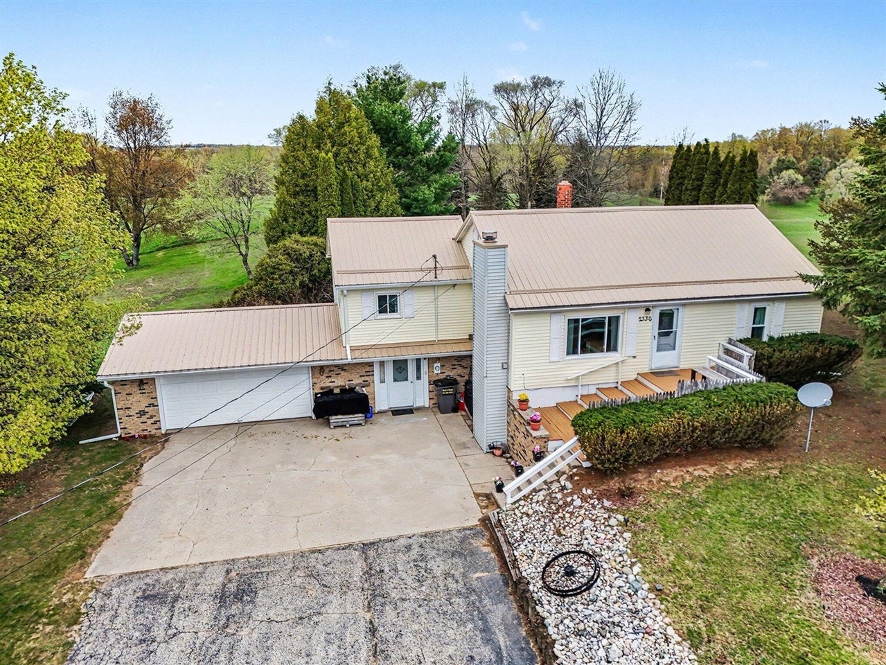 2330 W Tyler Road — photo