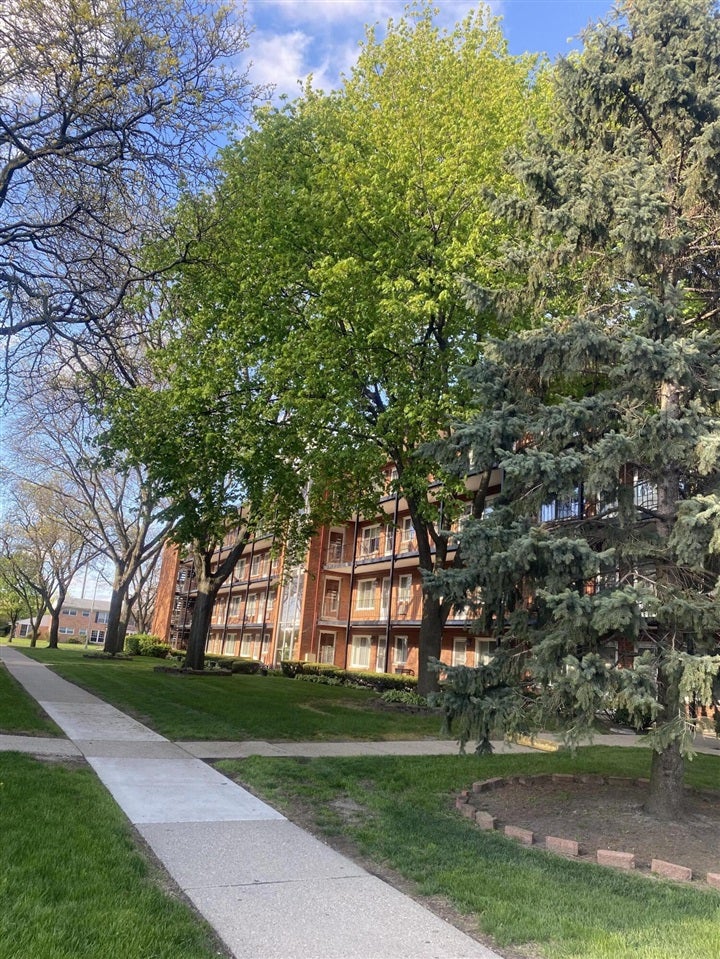2915 W 13 Mile Road 209 — photo