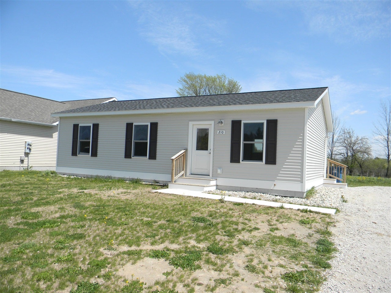 210 Taylors Court — photo