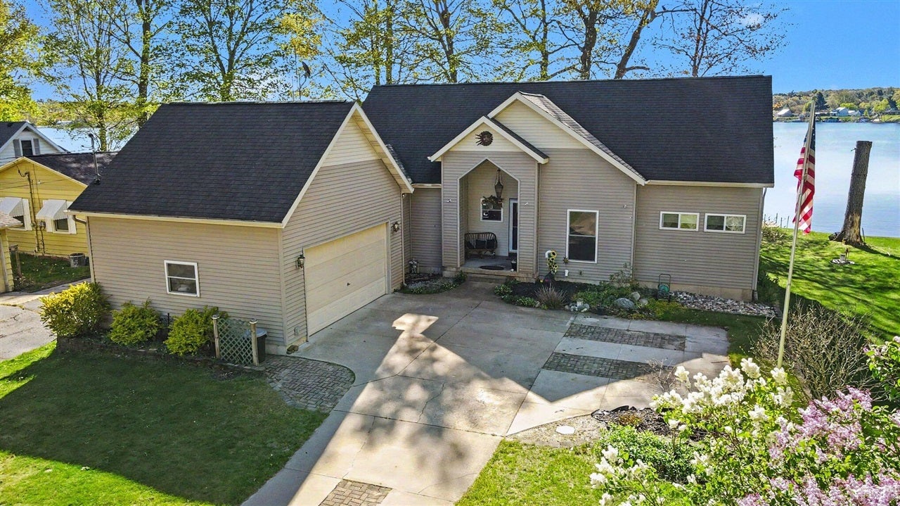 5550 Cozy Point Drive — photo