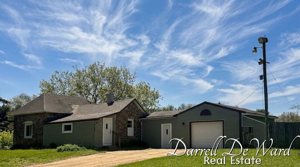 8425 N Holland Road — photo
