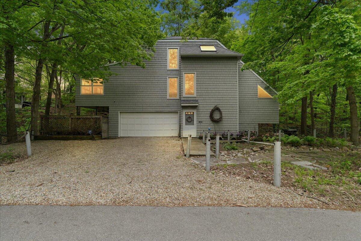604 Pine Lane — photo