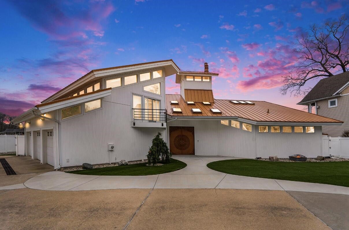 1046 N Eagle Lake Drive — photo