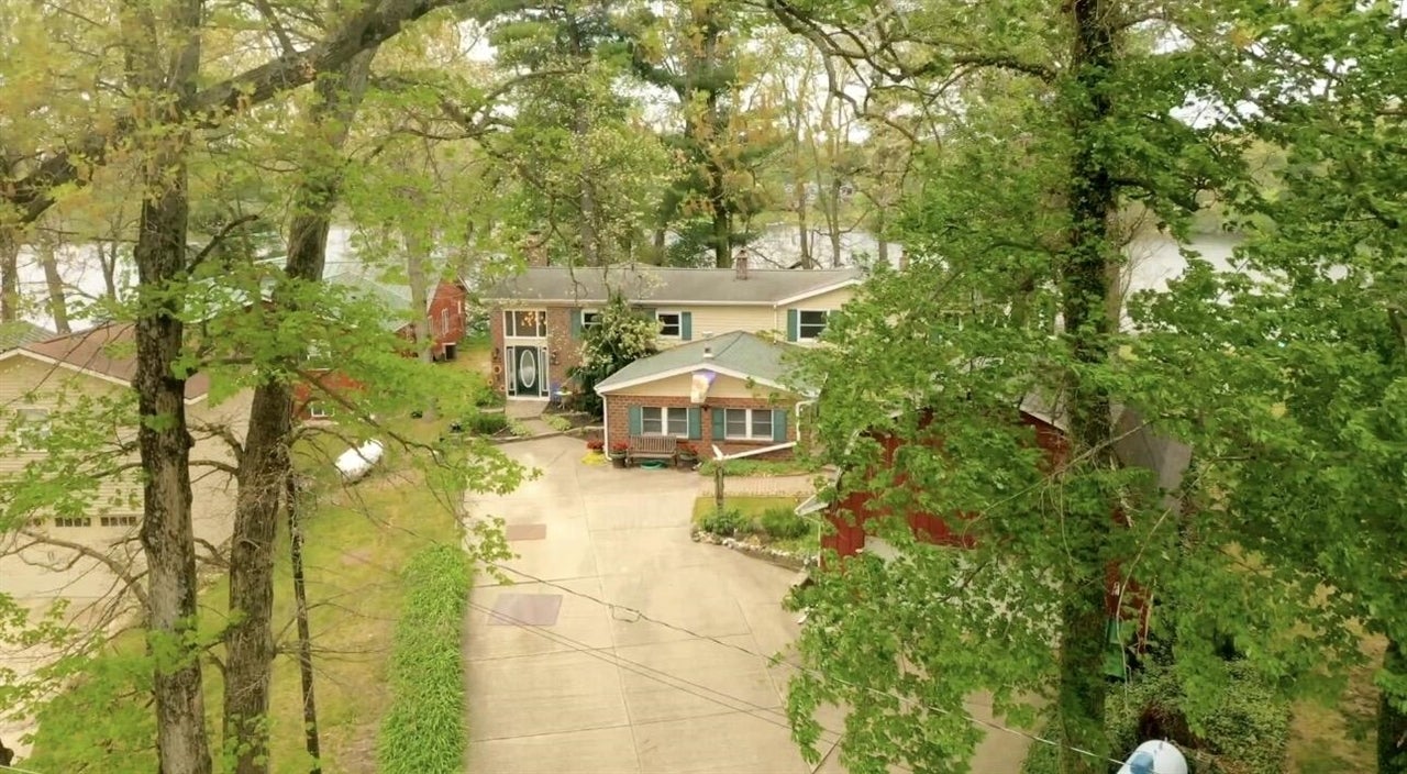 875 Bruce Drive — photo