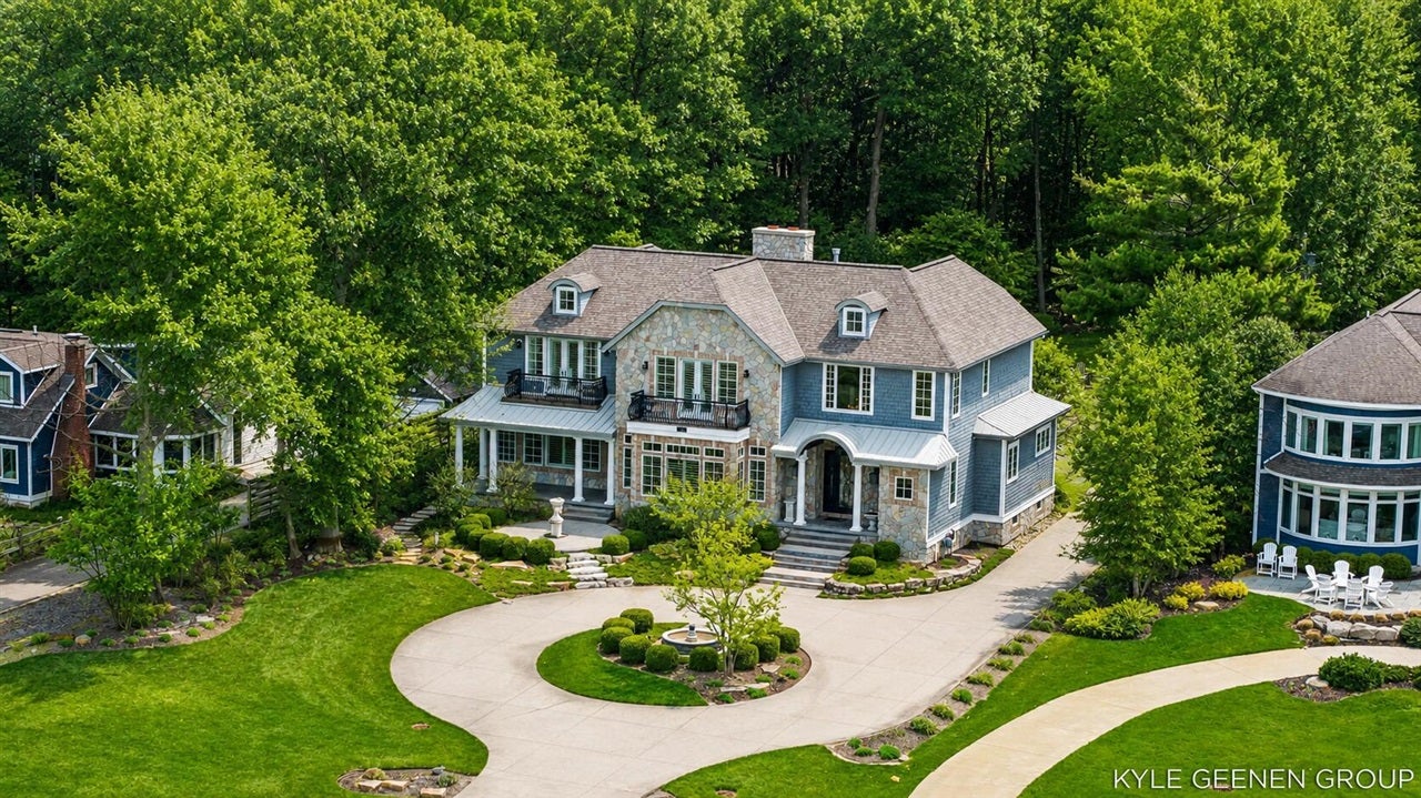 2817 Lakeshore Drive — photo
