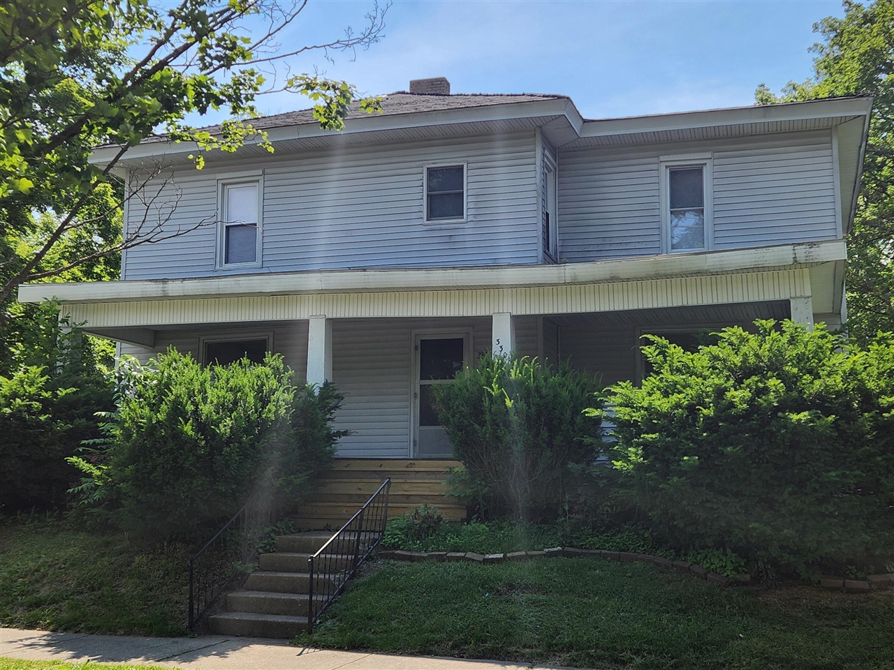 330 S Stewart Avenue — photo