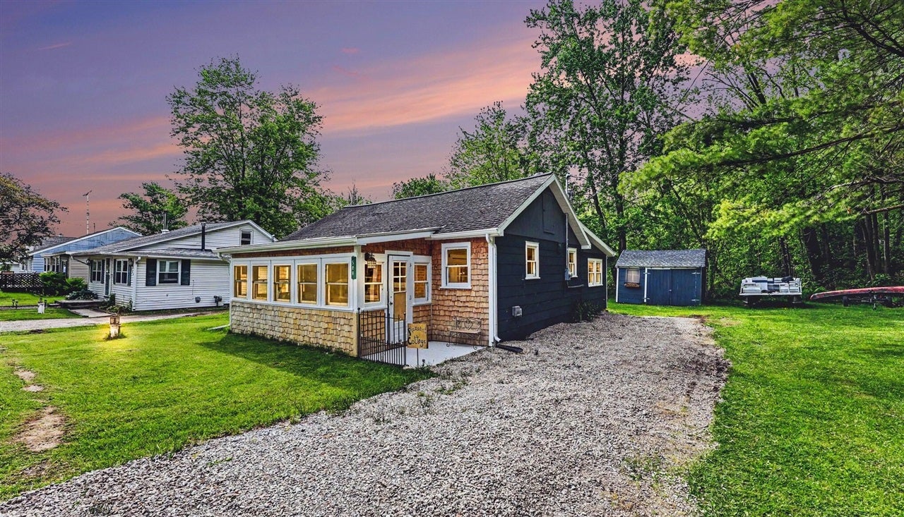 588 Pleasant Drive — photo