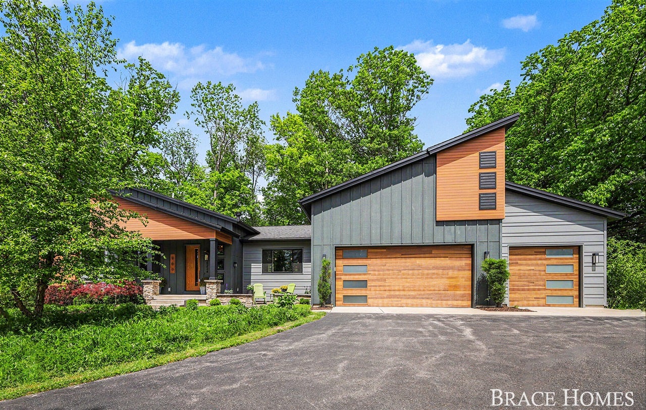 6234 Hall Street — photo