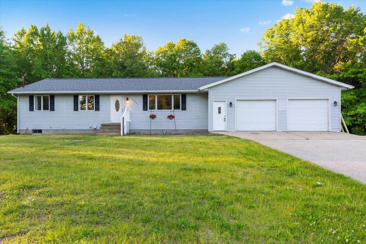 20200 W Lake Montcalm Road — photo