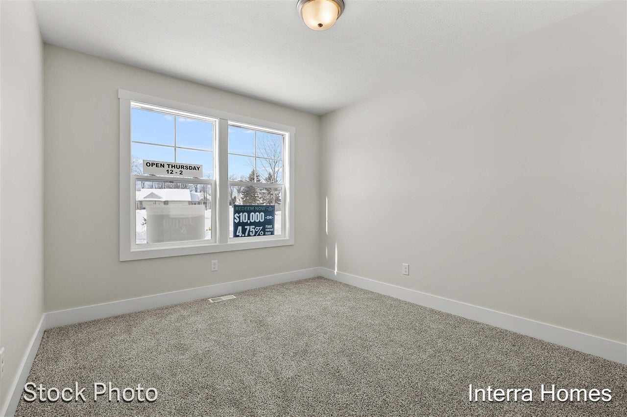 325 Round Hill Road — photo