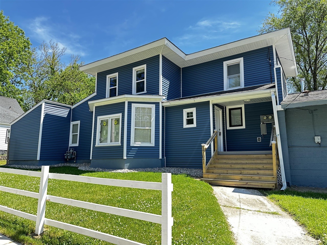 1707 S Burdick Street — photo